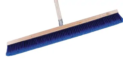 Metla 70cm, modra (um.vl.), z lesenim držalom 1,4m