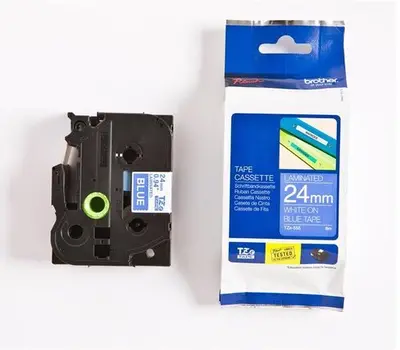 Trak BROTHER 24mm bel izpis na modrem traku - TZE555 Trak BROTHER 24mm bel izpis na modrem traku - TZE555